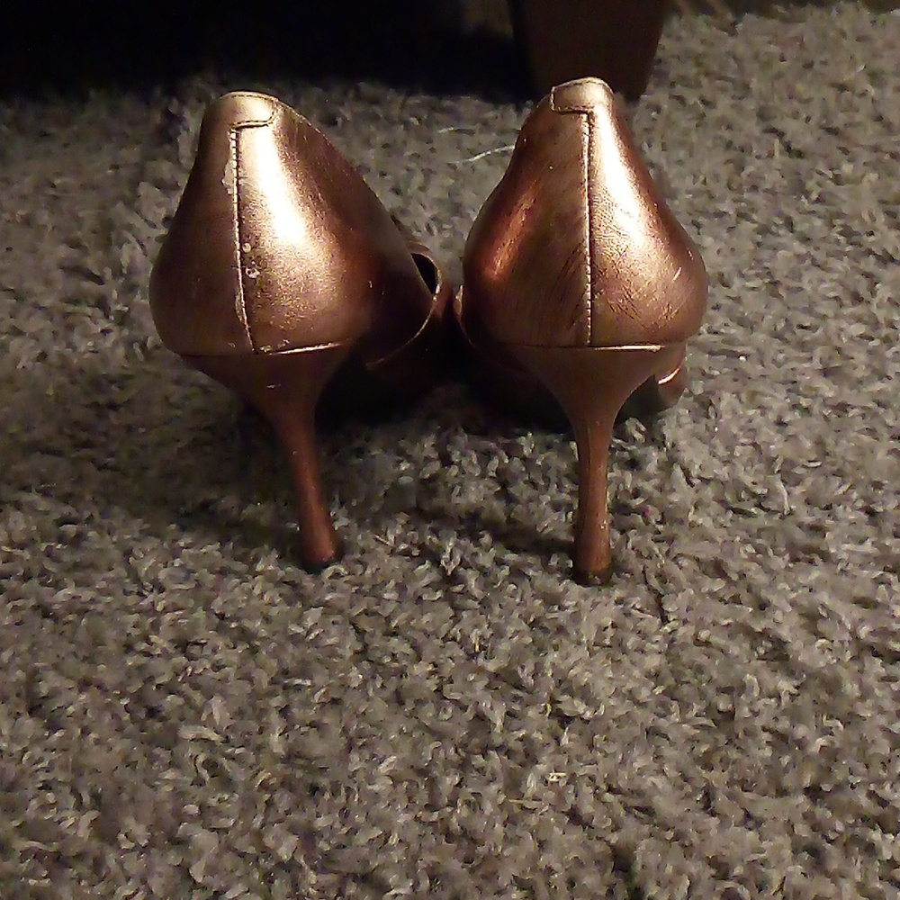 Women - Picture 3 of 3